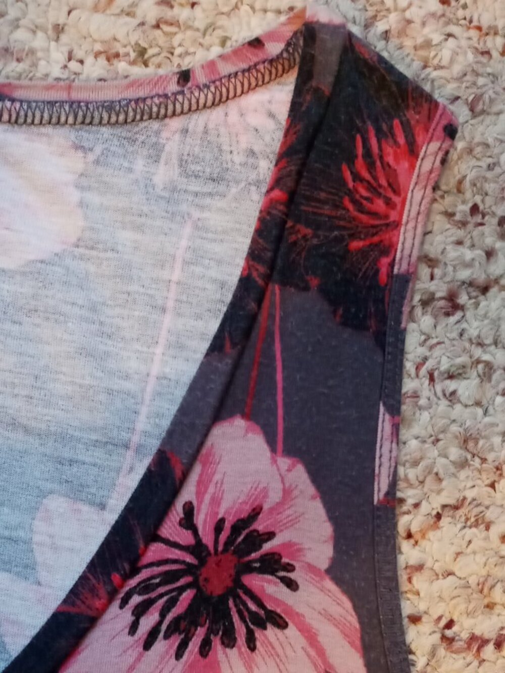 Maurices 24/7 Flowy Tank Top Sz XL Gray w/ Pink & Black Flowers - Picture 10 of 12